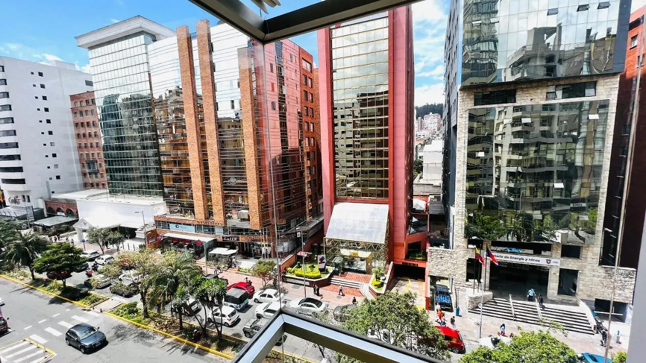 Suite Frente Al Quicentro Shopping Vista Frontal Piso Alto Diagonal Al Hotel Sheraton Quito Apartment