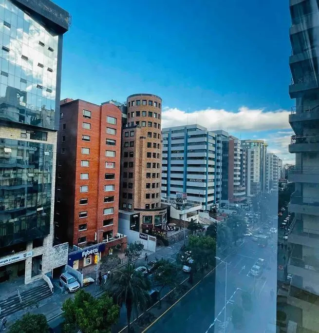 Suite Frente Al Quicentro Shopping Vista Frontal Piso Alto Diagonal Al Hotel Sheraton Quito Apartment